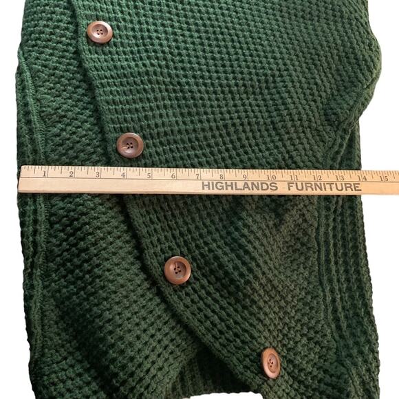 Green Cowl Neck Sweater. - Picture 5 of 9